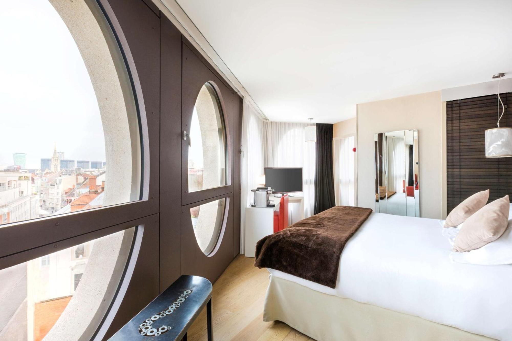 Deluxe Queen Room