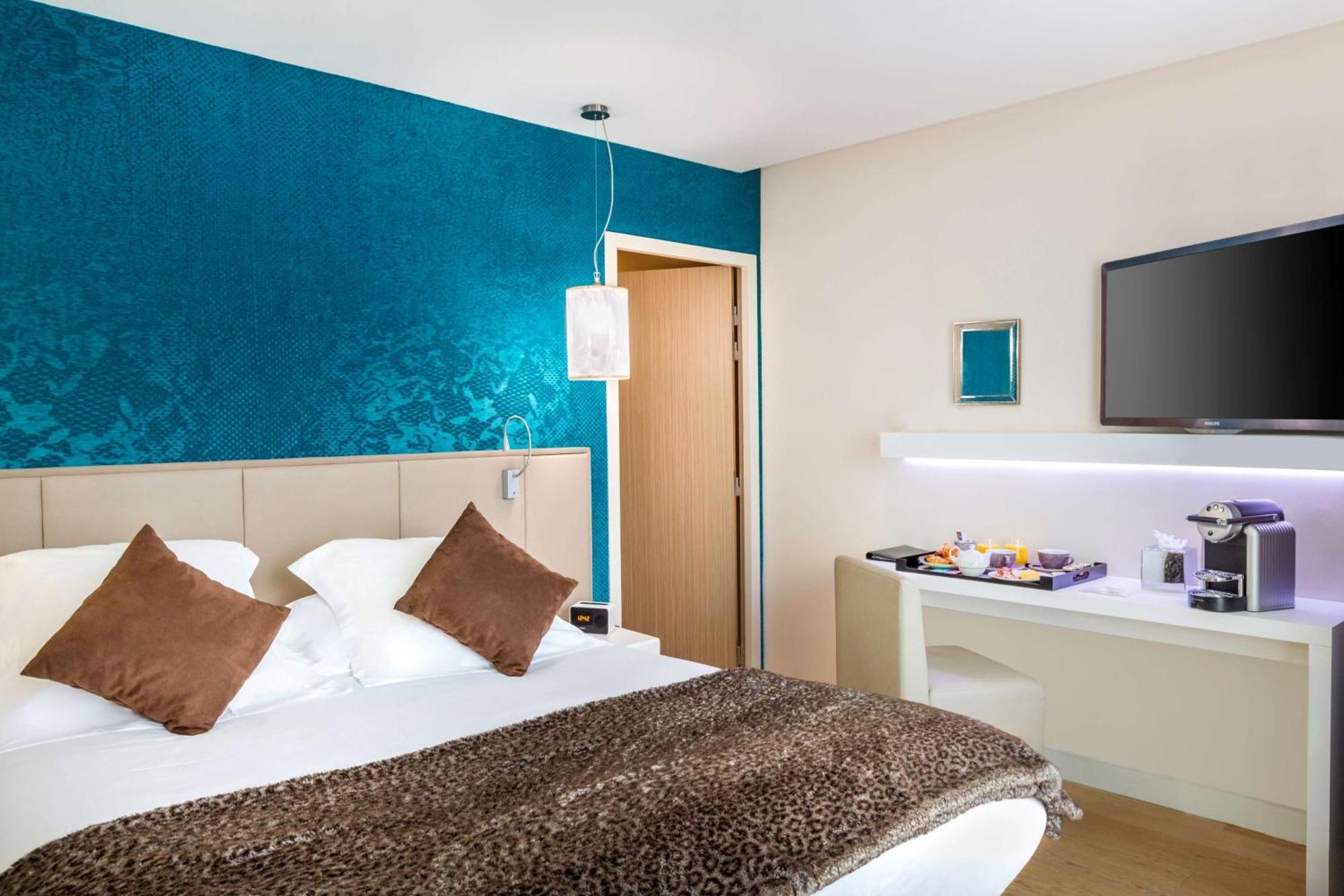 Deluxe Queen Room
